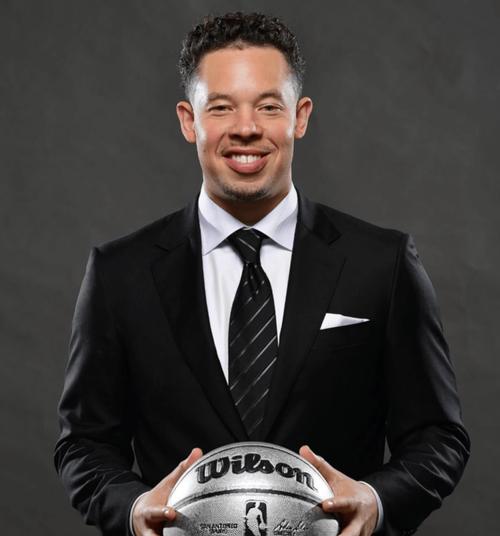 米奇-约翰逊谈文班身高之谜：我们都不确定 一切全都是猜测