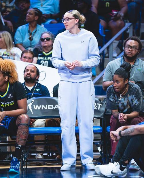 露天看台2026WNBA模拟选秀:飞翼状元签选贝茨 佩奇女友排第4位
