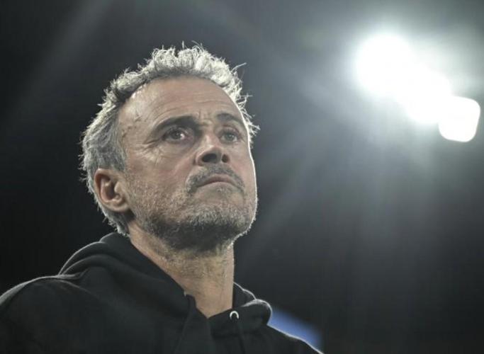 队报：恩里克非常满意马尤卢的表现，巴黎已开启续约谈判