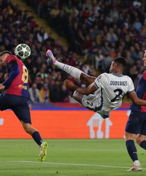 国米防线直接被打穿！安古伊萨奔袭破门，进球后滑跪庆祝