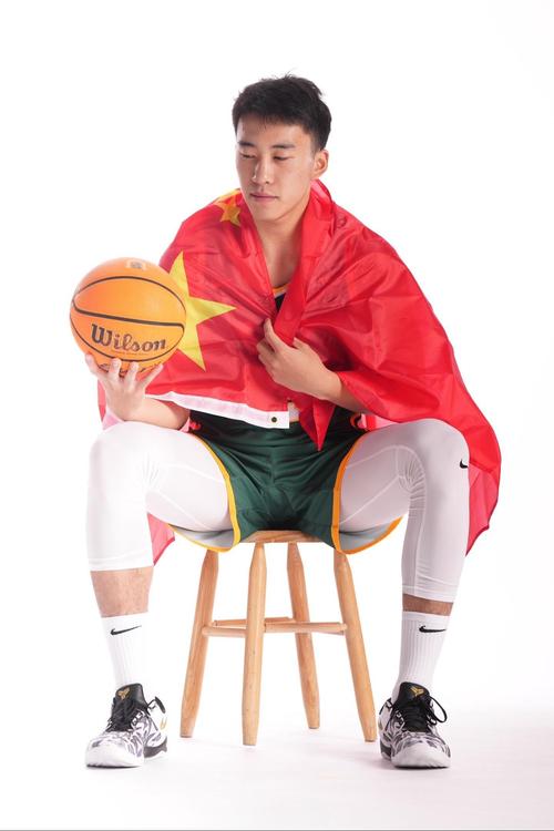 加油!王俊杰晒旧金山大学NCAA新赛季定妆照:大三了