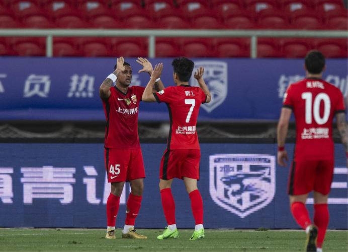 VAR很忙！亚泰vs国安上半场踢到了60分钟，多踢了半场加时