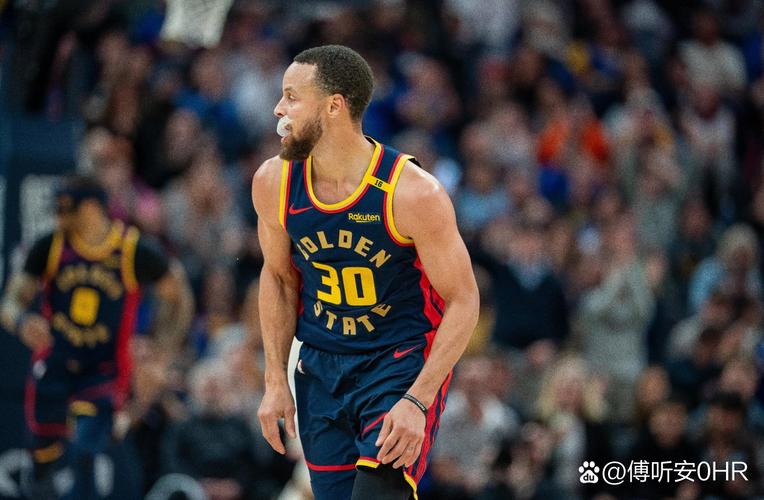 小里弗斯：库里的进攻很全面 若他只会乱扔三分他顶多就是个邓罗