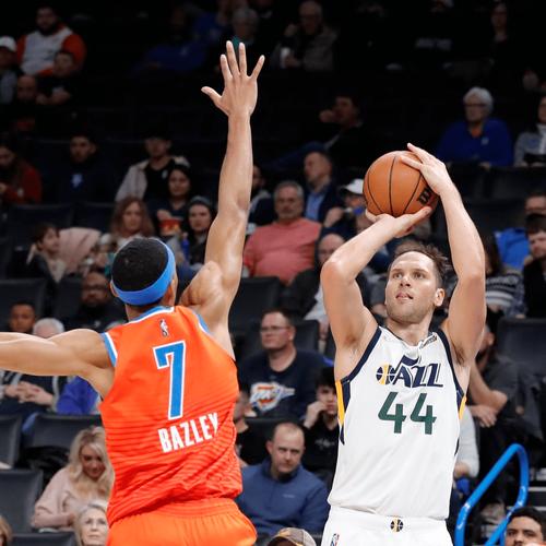 打爽了!米诺特12中8&三分6中3砍下生涯新高21分 另有5板3断