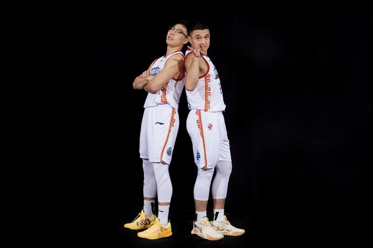 齐了！同曦男篮官博晒球队新赛季4名外援：到位