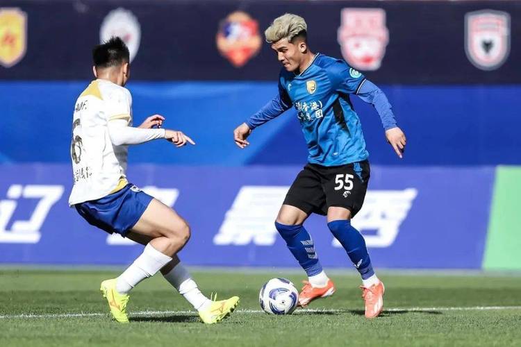 2025中甲大连鲲城队现场观众人数：合计75534人次，场均5036人