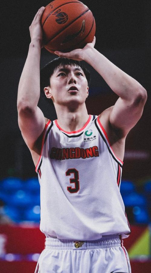 胡明轩：接下来的比赛强度很大 要做好困难准备 全力去拼