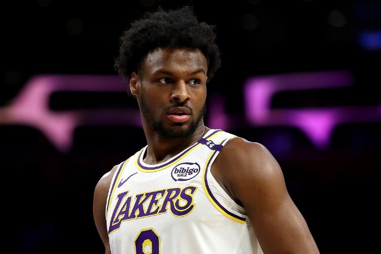 队记：湖人将后卫布朗尼和前锋阿杜下放至南湾湖人队