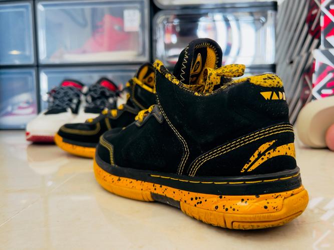 库里穿韦德之道1代！韦德：感谢你对我12年前款式的支持和喜爱