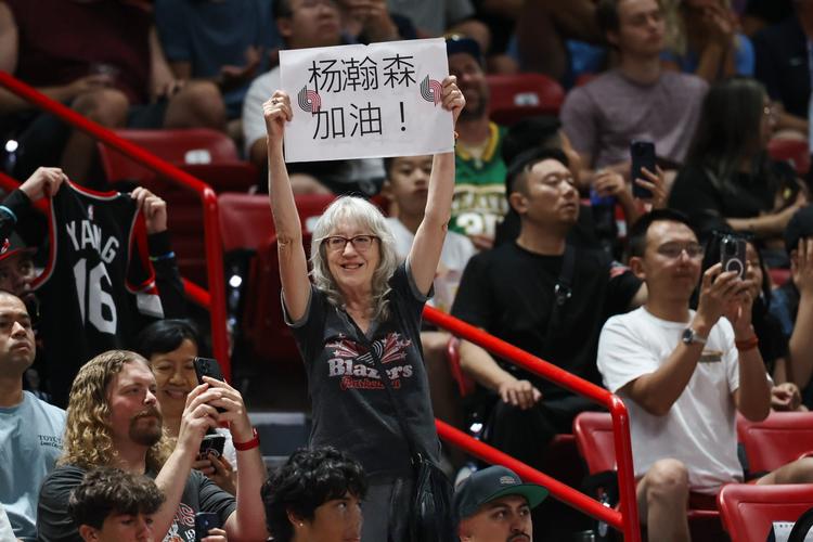 建队策略模糊！高位选中却不给上 开拓者没给杨瀚森提供足够机会