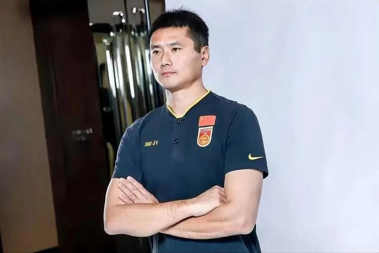 西海岸拆队？邵佳一执教国足、徐彬留洋、李昊与申花谈判