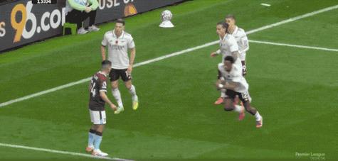 红牌伺候?🤣球迷拍到北伦敦德比 萨利巴跳起“怒扇”赖斯一耳光