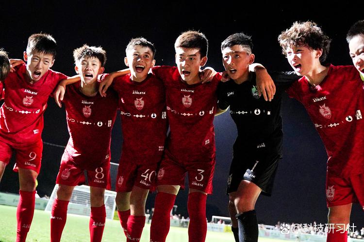 中超9/10月最佳阵容：瓦科、吕焯毅在列，两门将入选，蓉城三人