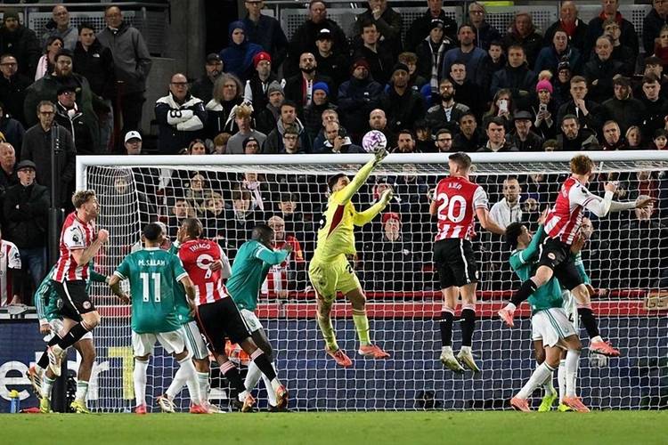 拍大腿？利物浦4亿新援伊萨克维尔茨表现差，旧将迪亚斯状态火热