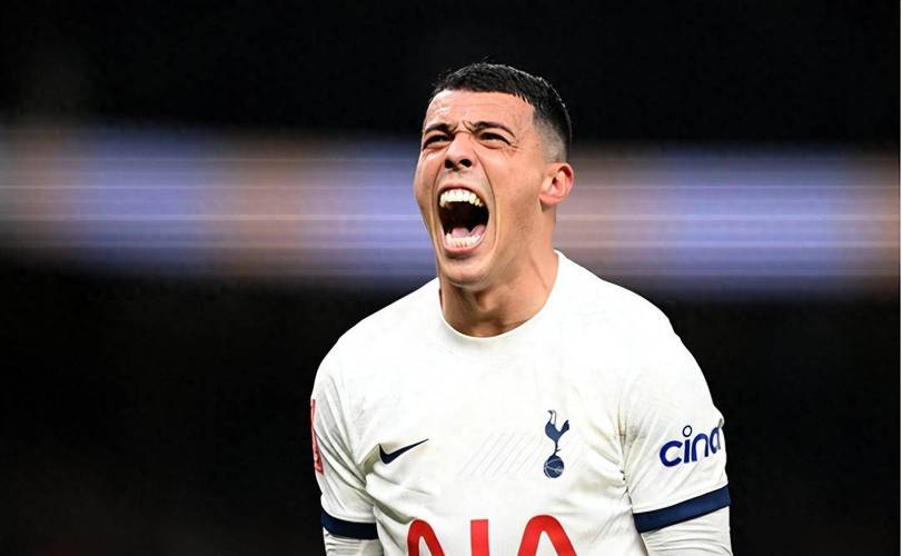 热刺差点再丢球！波罗失误，丘库埃泽单刀过掉门将被范德芬铲断