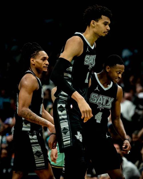 解说：掘金多人缺阵无往日防守侵略性 福克斯陷缠斗瓦塞尔站出来