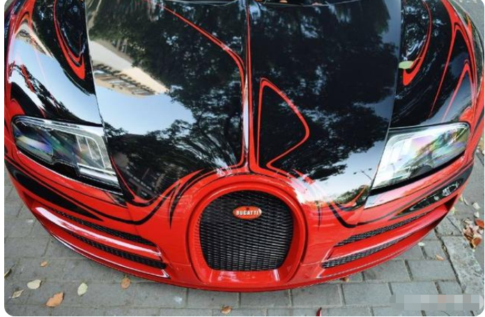 布加迪也堵车！停车场附近有违停 保安让东契奇绕路🤣