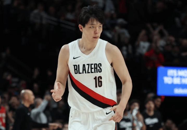 3换11！拓媒模拟：开拓者引进字母哥 送出小杨等5将+3首轮+3次轮