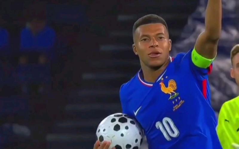 姆巴佩本场5射1正进1球 4过人3成功+3关键传球17丢失球权 获6.7分