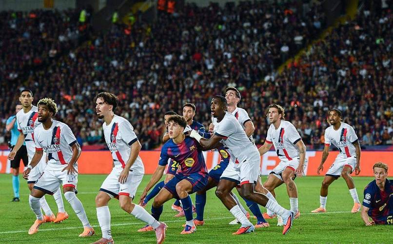 每体：巴萨主帅弗里克对赫拉德·马丁担任左中卫的表现感到满意