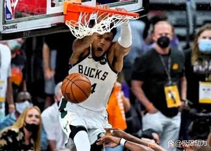 初生牛犊不怕虎！新秀沃尔夫过掉字母哥帅气上篮得分